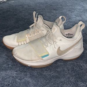 Nike Paul George 1 Basketball Shoe